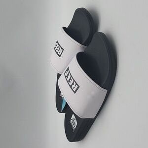 1108- Reef Cushion Comfort Men’s Sandals Size 9 NWT